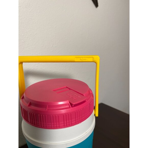 Vintage '90's Igloo 1/2 Gallon Cooler - Picture 4 of 8